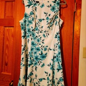 Womens sleeveless dress, Size 16, off white background with turquoise flowers.
